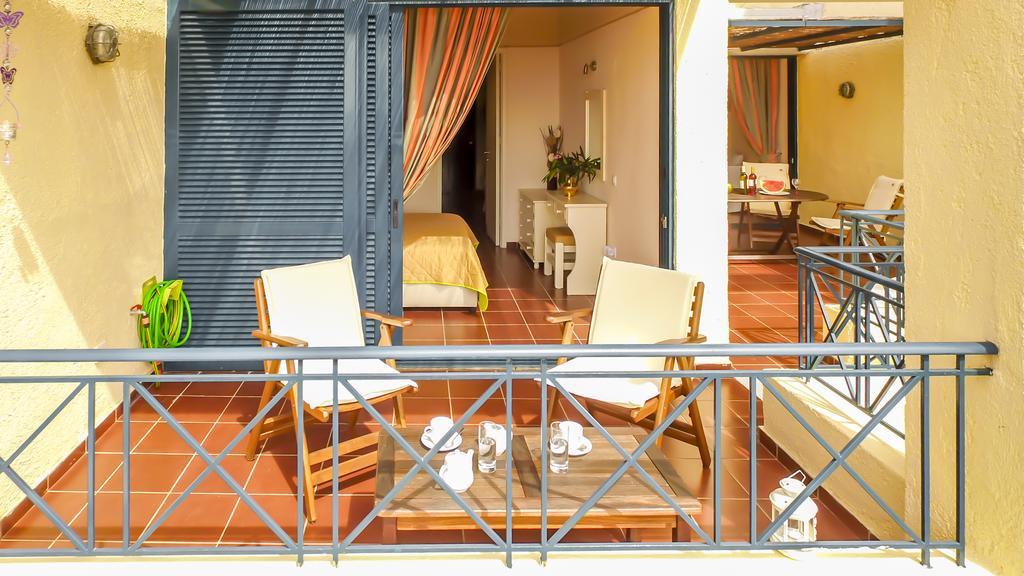 Manto On The Beach Apartments Barbati Buitenkant foto