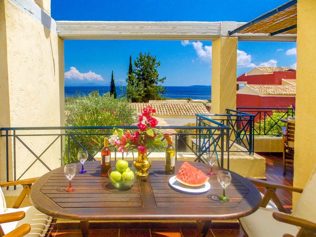 Manto On The Beach Apartments Barbati Buitenkant foto